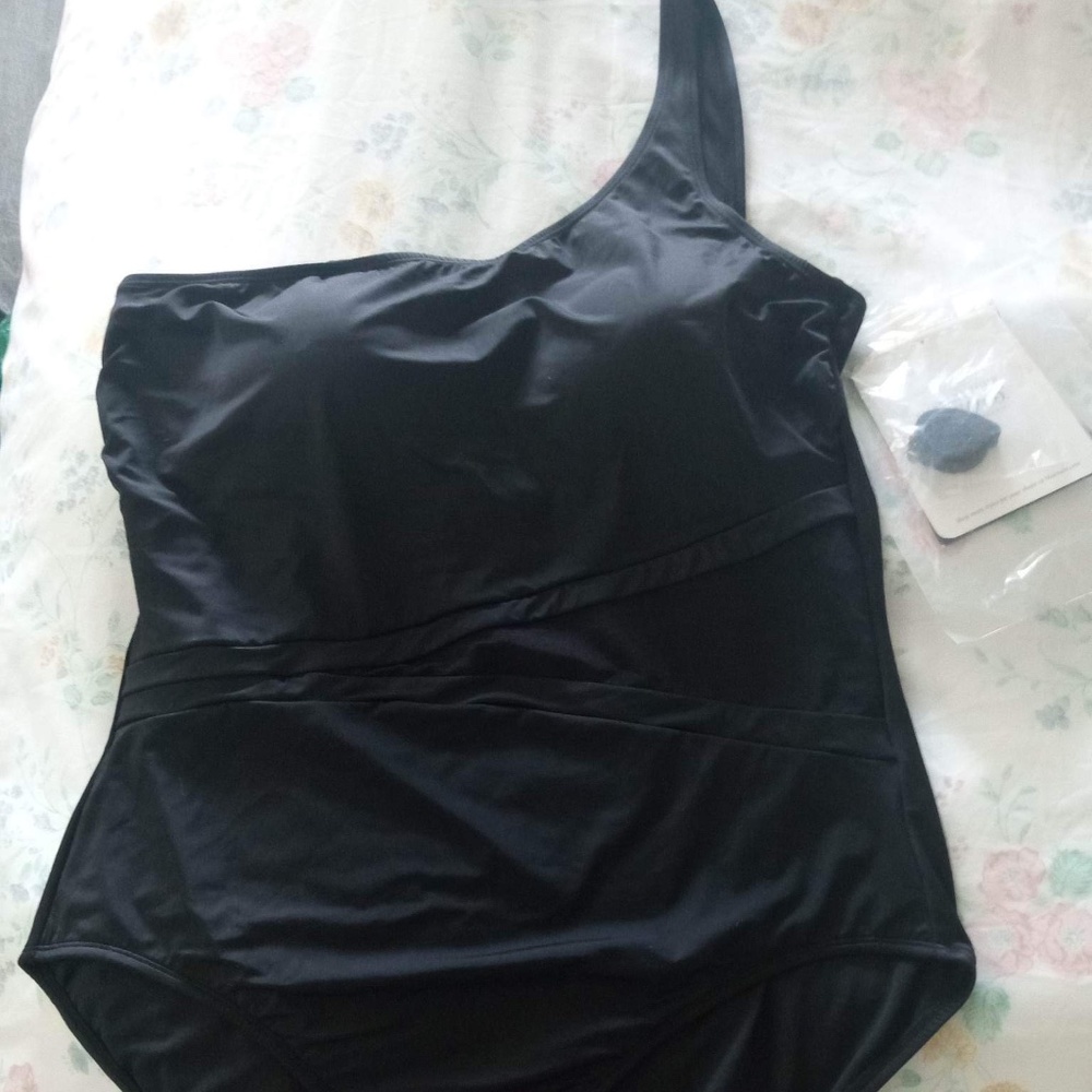 NWT Embrace Your Curve/Miracle Brands Black 2X Off Shoulder 1 Piece Bathing Suit